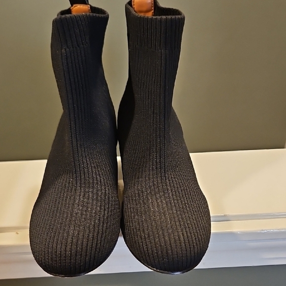 Kurt Geiger Black Ribbed Ankle Boots - Picture 1 of 5